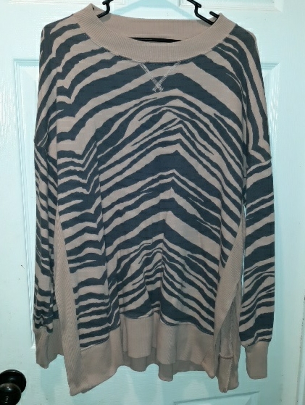 Aerie Slightly Oversized Side-Slits Animal Print Sweatshirt 2020